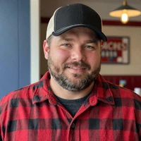Travis B., a Forest Park owner-operator running I-75 reefer who got engaged after meeting his partner on RoadHeart